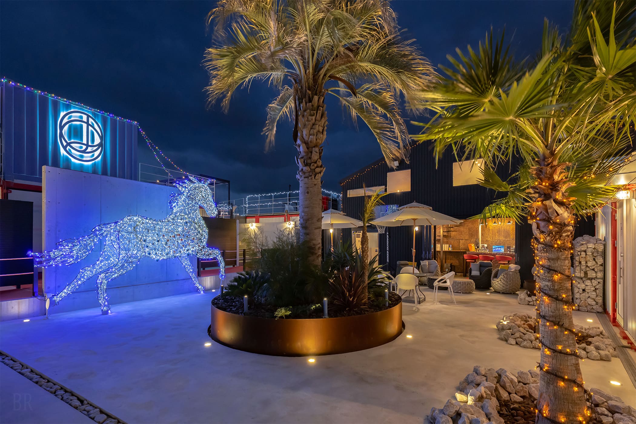 大人を夢中にさせる海外仕様のビーチクラブ