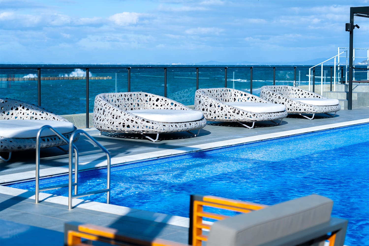 本格リゾートプール