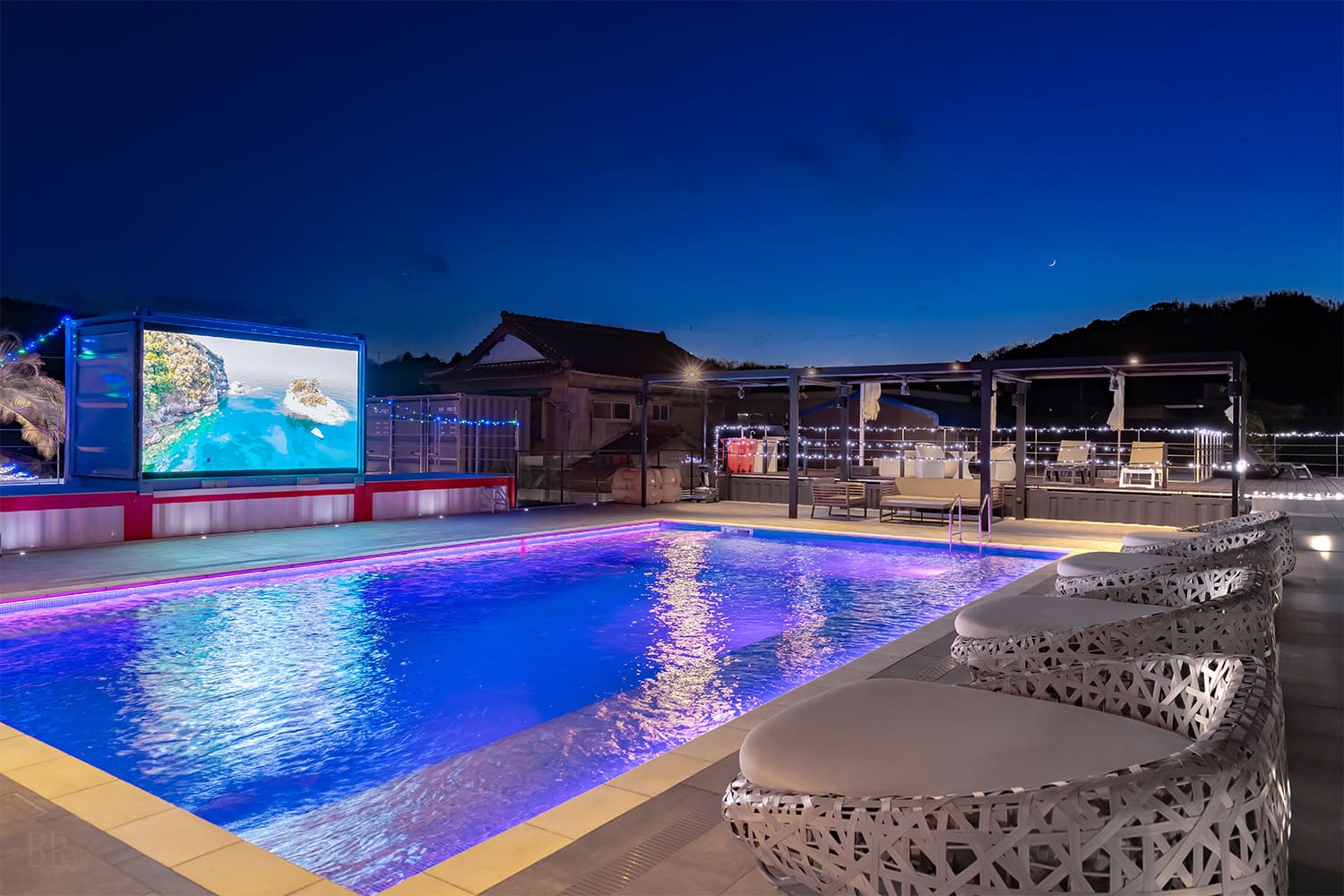 昼夜で変わるエンターテイメント