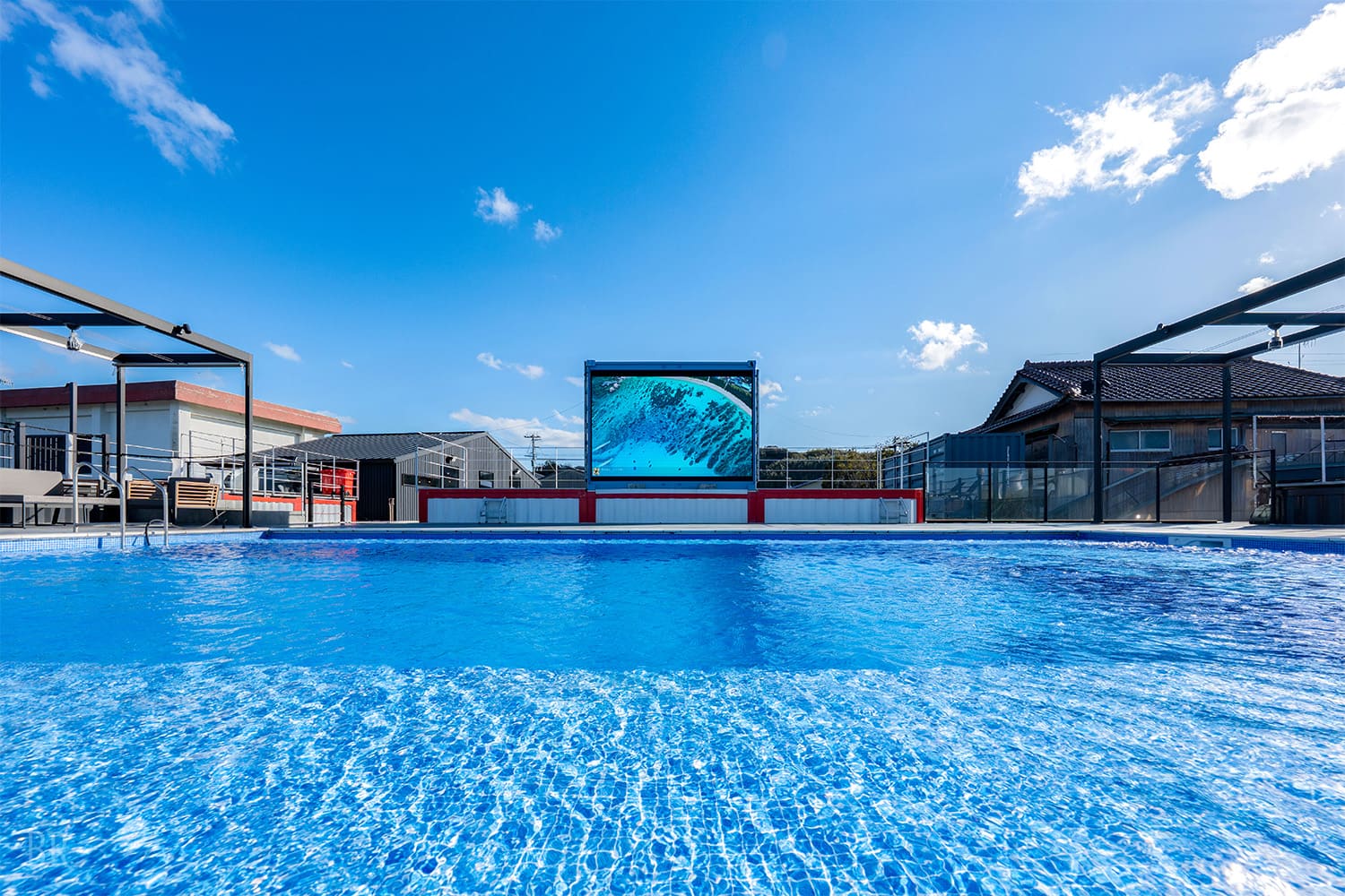 昼夜で変わるエンターテイメント