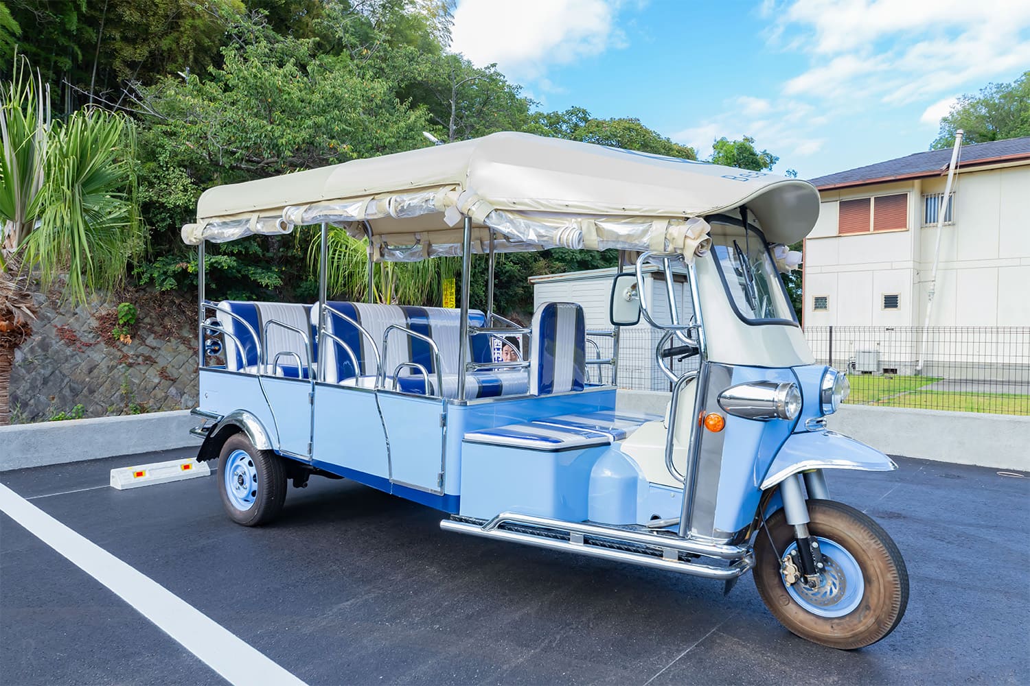 旅の始まりからリゾート気分を加速させる特別な演出